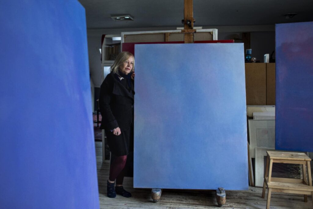 „Visada stebiu šviesą, spalvas, tai man yra visa ko esmė, pagrindas. Ir visus jausmus savo kūryboje išreiškiu tik per spalvas. Esu sugadinta, matau spalvomis.“