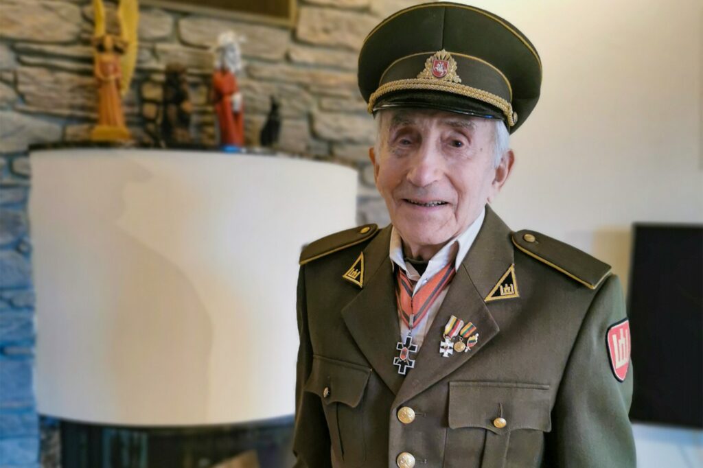 Bunkeris buvo mūsų kieme. Dažnai vyko kratos. Vieną kartą net 60 kareivių kratė. Bet taip Dievas davė, kad nesugavo.